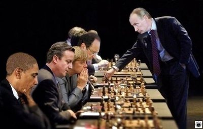 Путин играет в шахматы.jpg